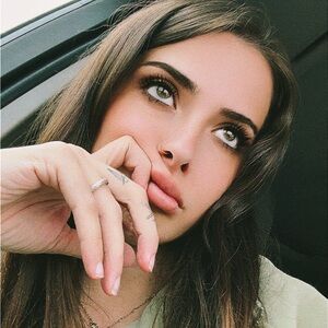 Meet your Posher, Kira